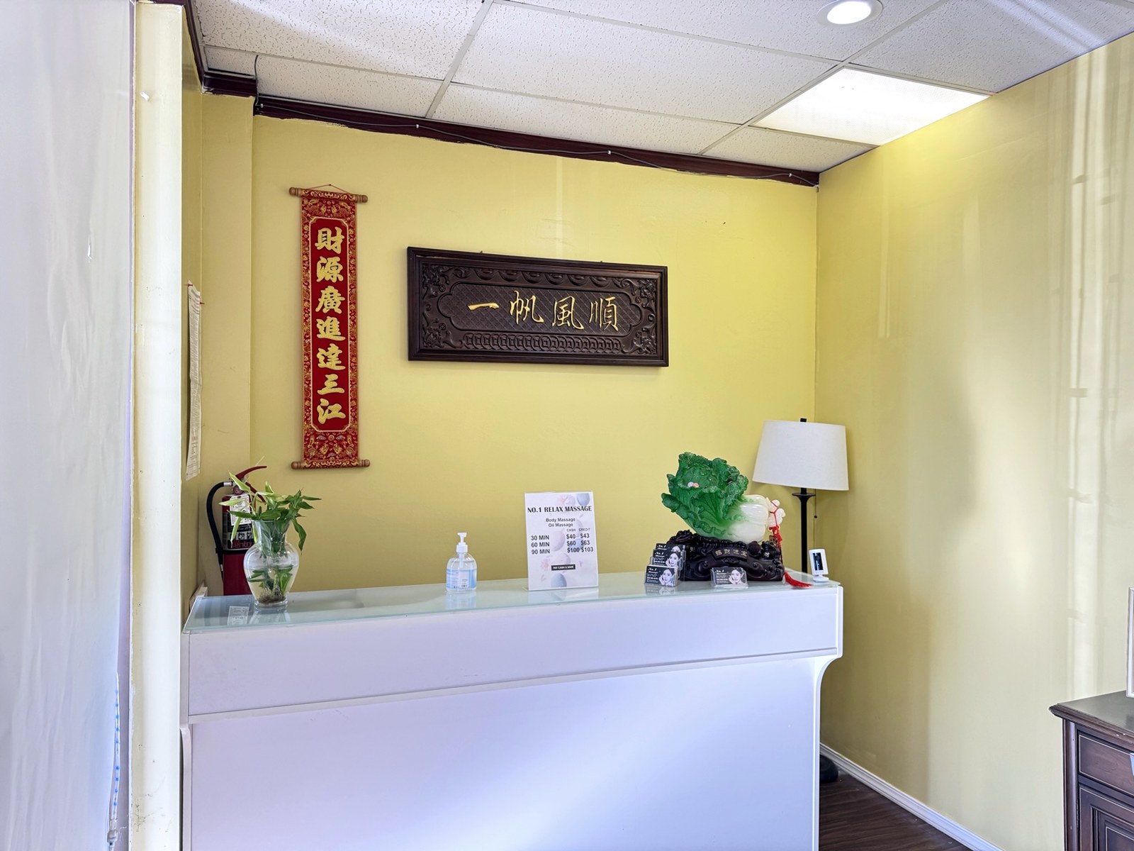Front desk at No 1 Relax Massage