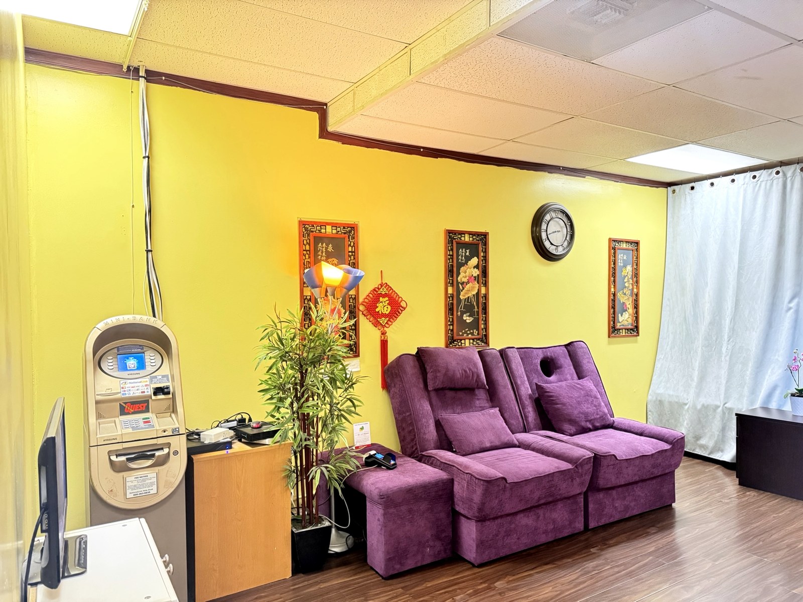 Waiting area at No 1 Relax Massage